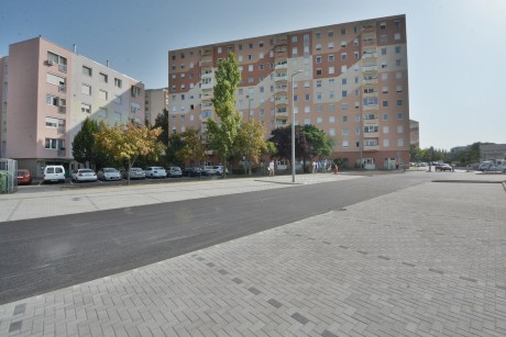 Új parkolók a Jancsár utcában – ősszel kisebb erdőt telepítenek mellé